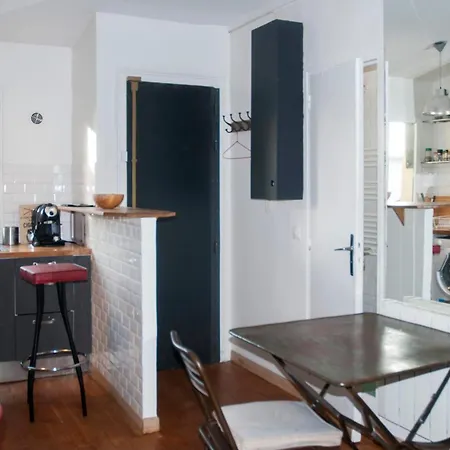 Apartment Near The Louvre